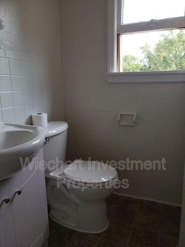 Building Photo - 225 W Robb Ave