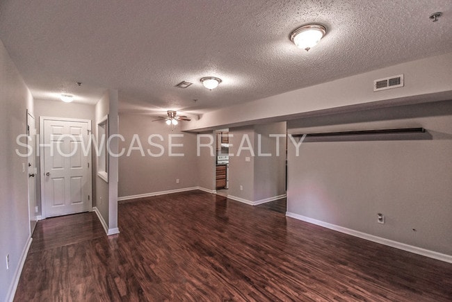 Foto del edificio - 7992 Shady Oak Trail