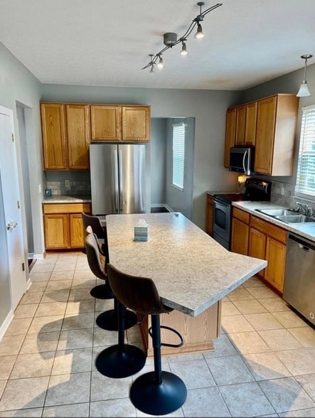 Building Photo - 7133 Winterbek Ave