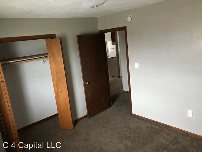 Building Photo - 258-260 Southampton Dr