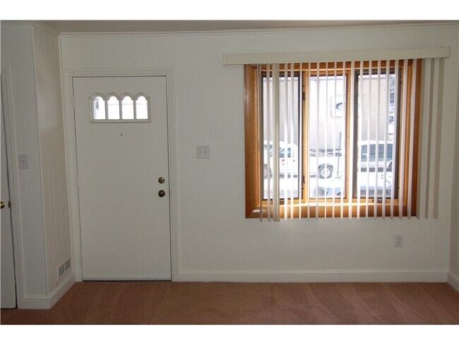 Building Photo - 609 Greenhill Ave