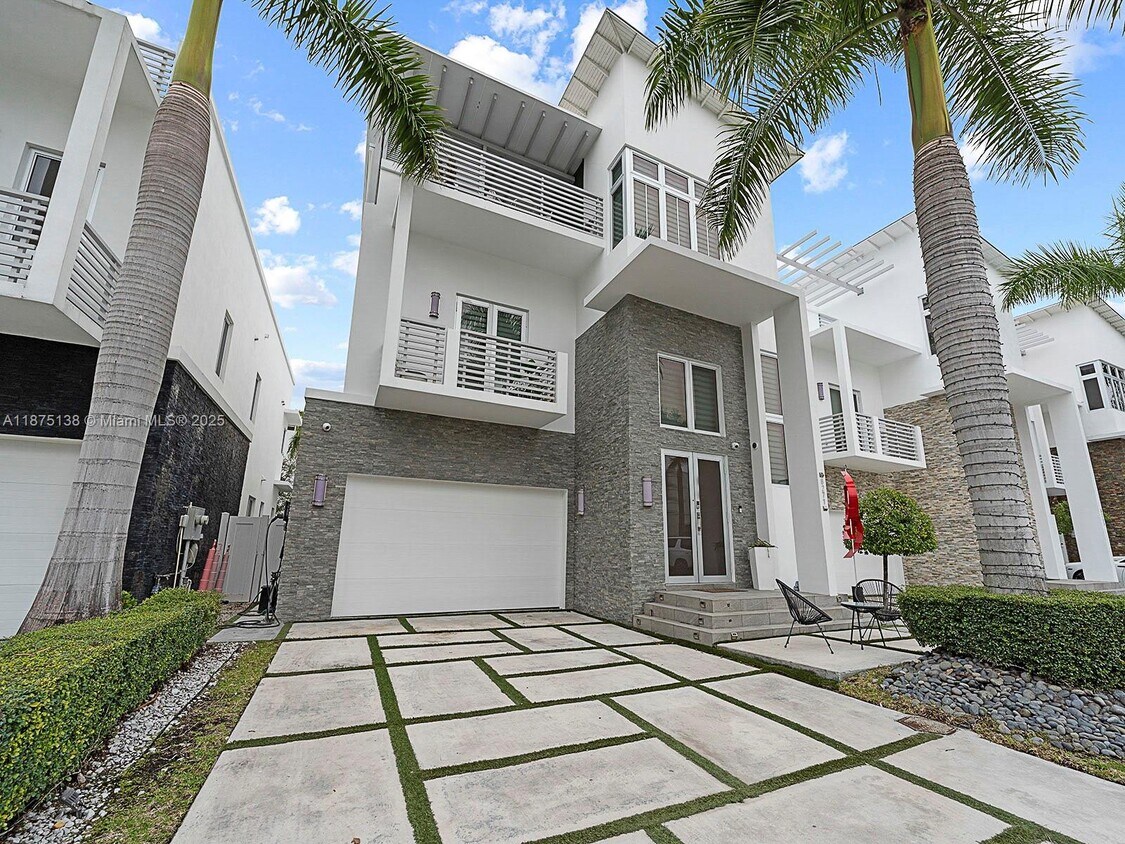 Foto principal - 8271 NW 34th St