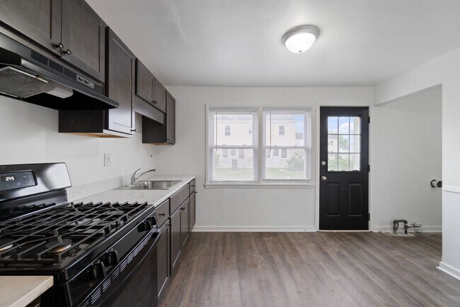 Foto del edificio - Cozy 3-Bedroom, 1-Bathroom Townhouse in Midland Heights, PA!