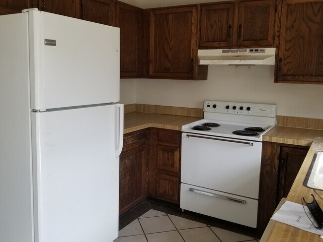Foto del edificio - 5 Bedroom, 2 bathroom with Huge yard and w...