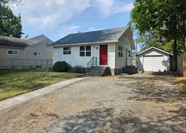 Building Photo - Charming 2 Bed 1 Bath Valley Home