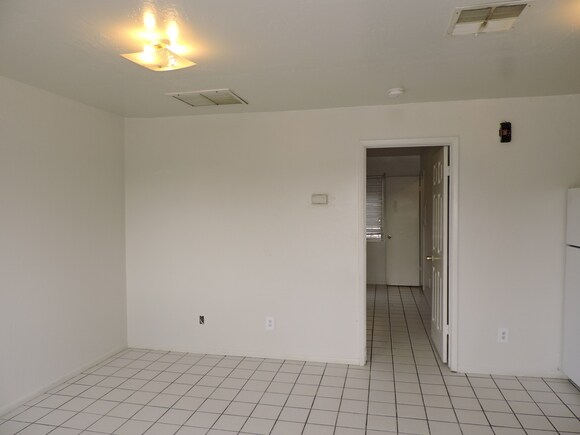 Building Photo - 9602 N 11th Ave
