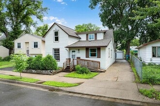 Building Photo - 451 NE Taylor St