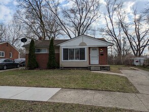 Building Photo - 30043 Grandview St