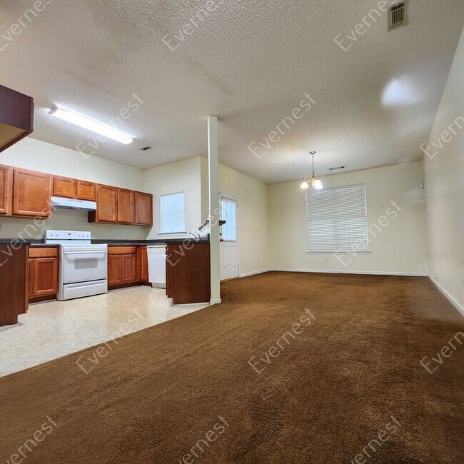 Building Photo - 7688 Creekside Ln