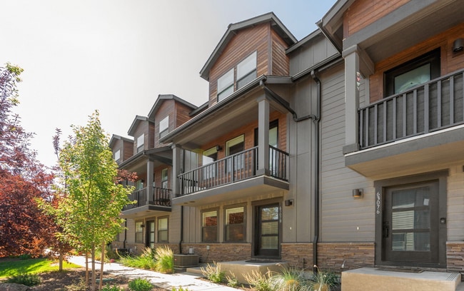 Building Photo - 63104 Sophwith Ln