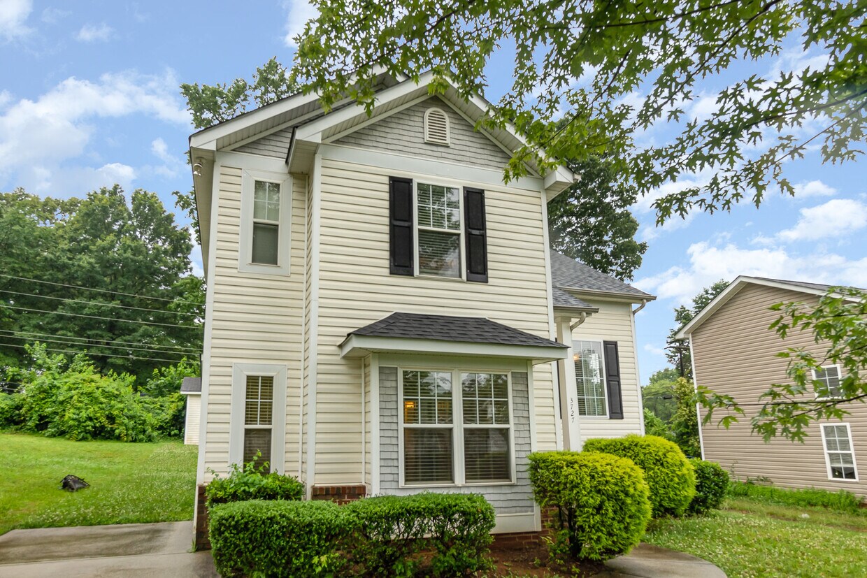 Foto principal - 3727 Bullard St