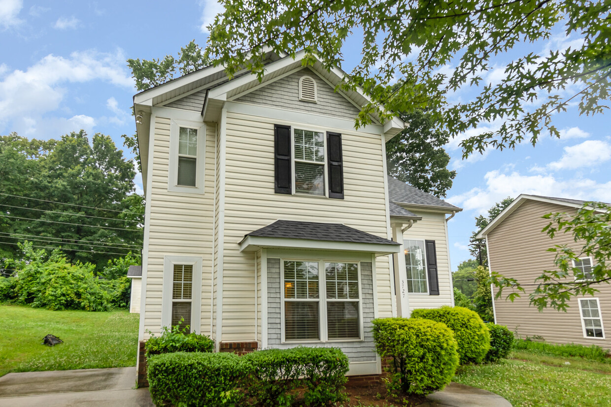 Primary Photo - 3727 Bullard St