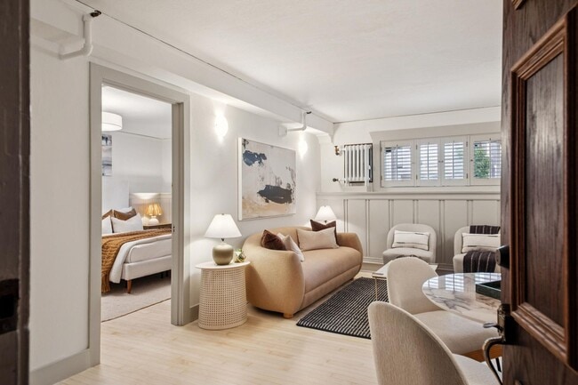 Building Photo - Pacific Heights: Updated Condo w/ Enchanting Shared Garden