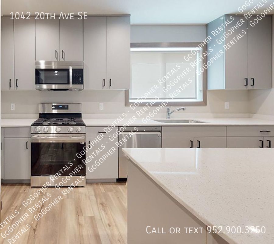 Foto del edificio - Updated 8 Bedroom Single Family Home close...