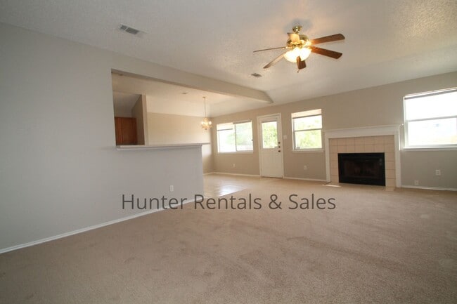 Building Photo - Exceptional!