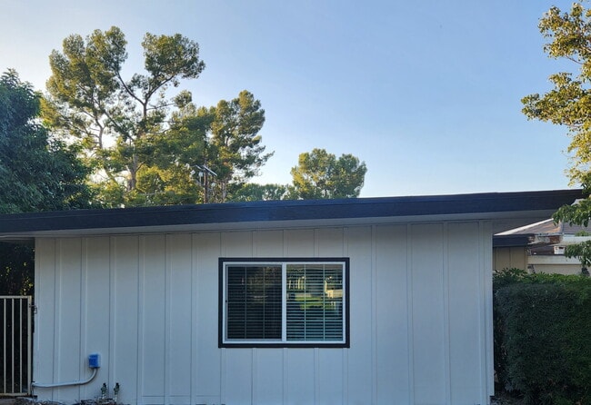 Building Photo - 7608 Buena Vista Dr