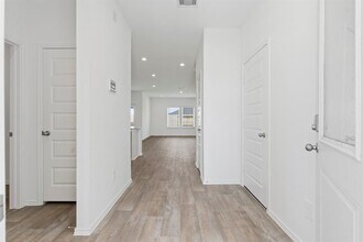 Building Photo - 7319 Audubon Russet Dr