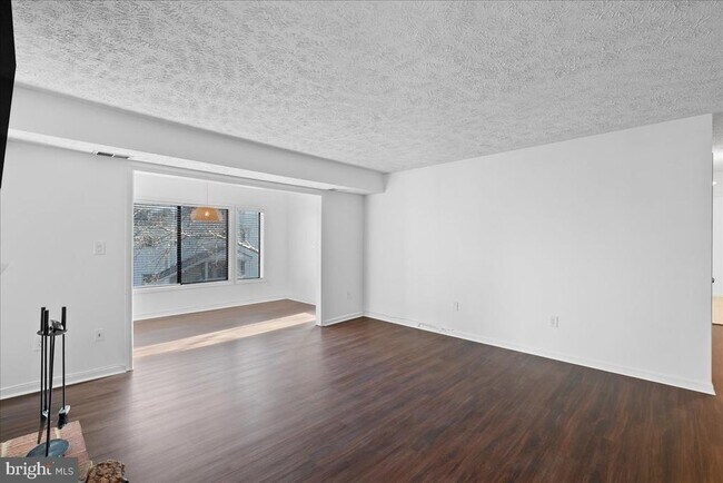 Building Photo - 2228 Hunters Run Dr