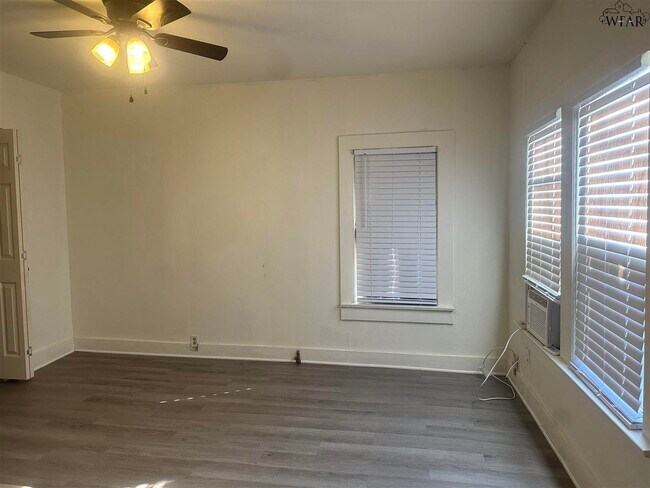 Building Photo - 1629 Dayton Ave
