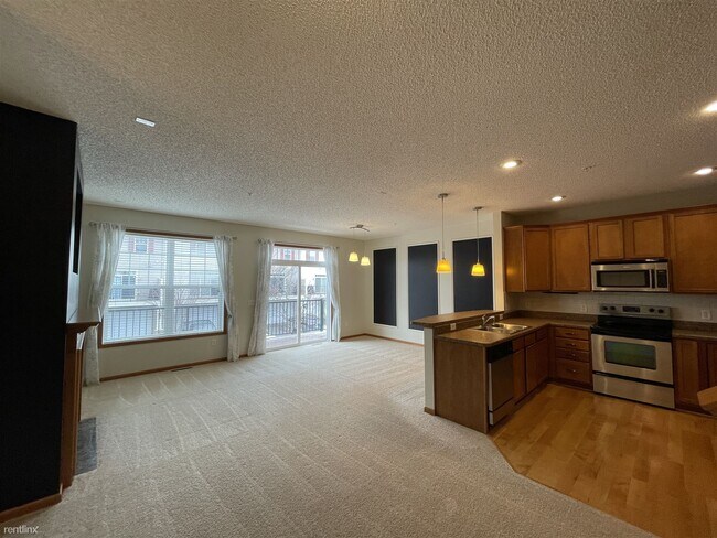 Building Photo - 2 br, 2.5 bath Townhome - 3511 Hazel Trail C