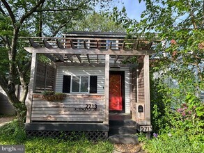 Building Photo - 2713 Albemarle Dr