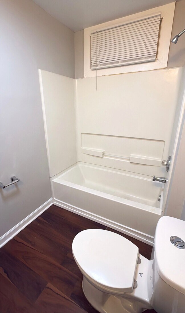 Building Photo - Arcade Ave.