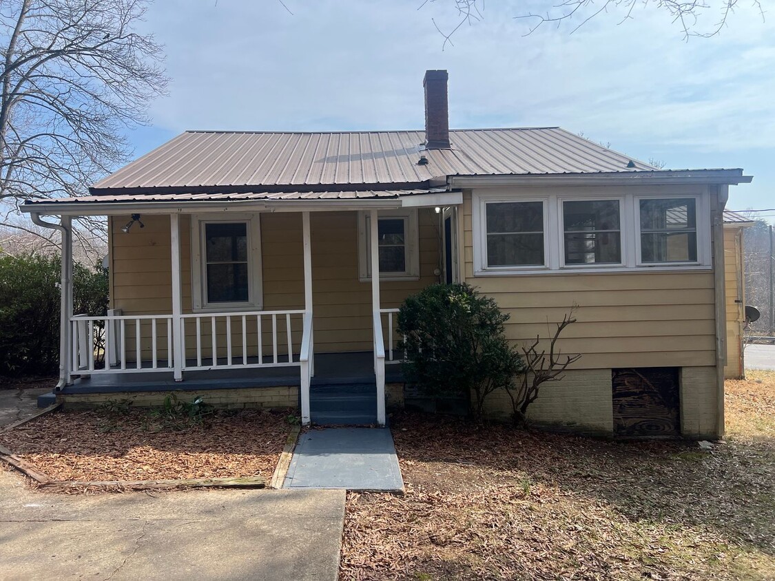 Foto principal - Adorable 3 bedroom 1 bath home Located in ...