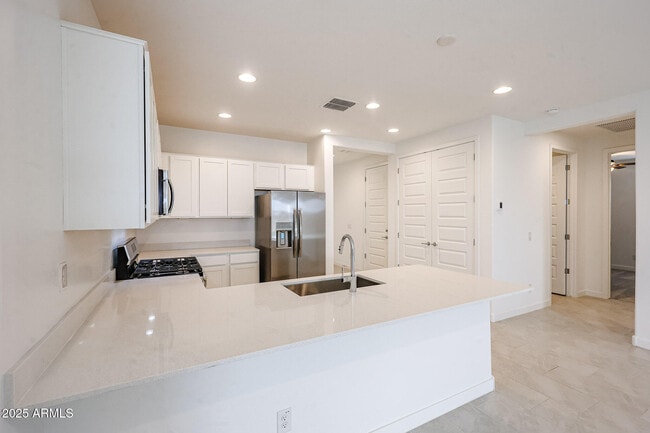 Building Photo - 17356 W Smoketree Dr