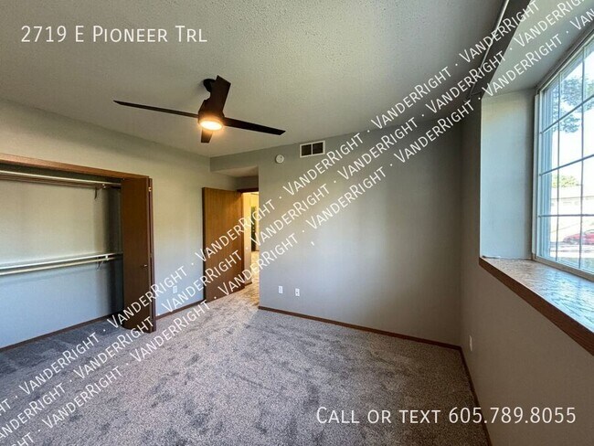 Foto del edificio - 2719 E Pioneer Trail