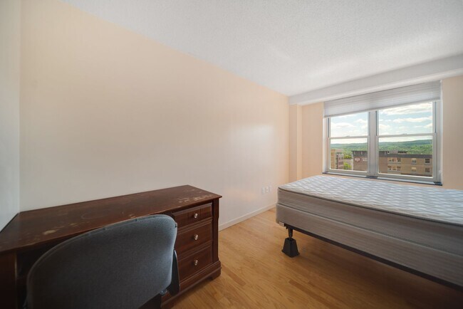 Building Photo - 400 College Avenue