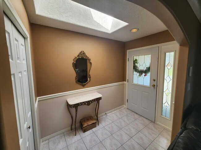Photo du bâtiment - 2224 Maple Ave N