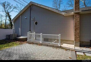 Building Photo - 16 Wildwood St