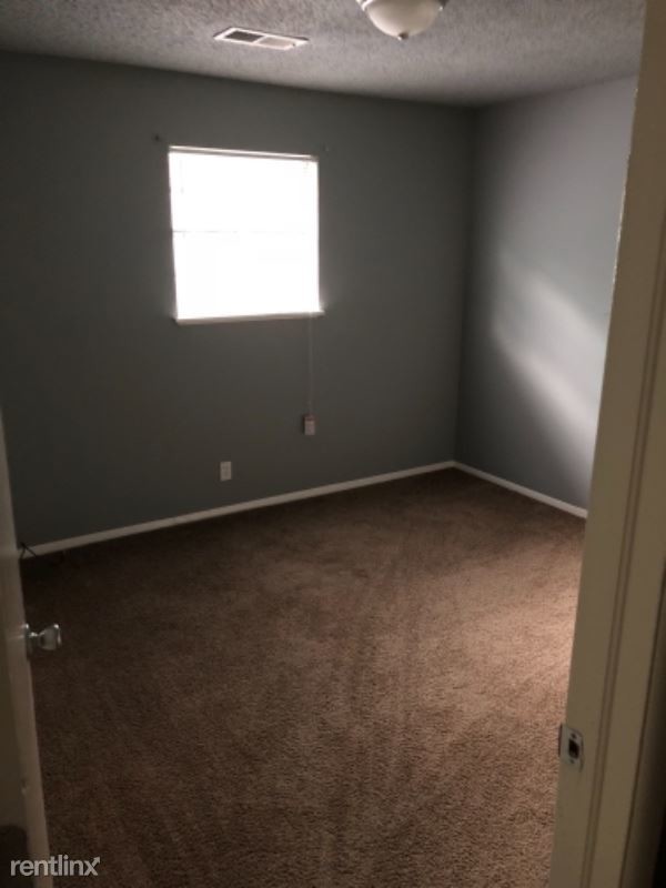 Foto del edificio - 813 N Pleasant St