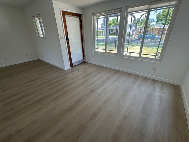 Foto del edificio - Spacious 3 Bed 3 Bathoom in Long Beach