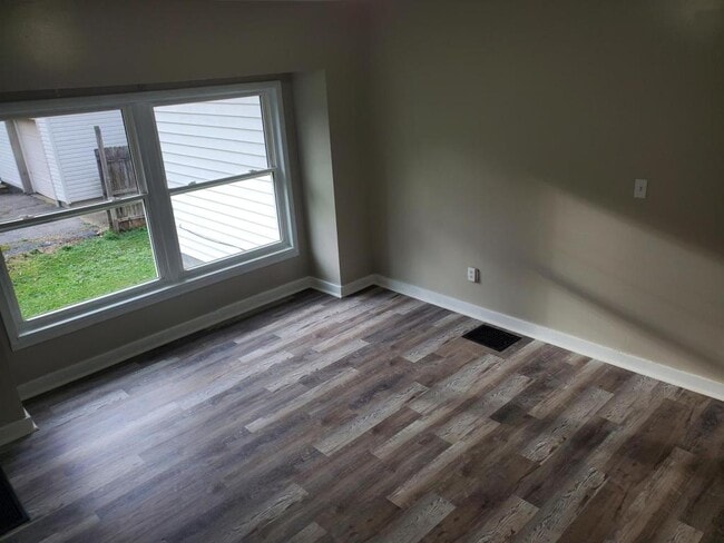 Building Photo - 133 Fairlawn Ave