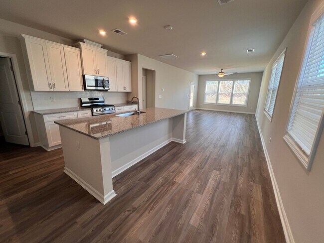 Building Photo - 820 Justify Lp