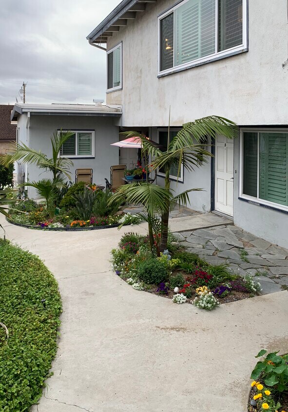Primary Photo - 740 Manhattan Beach Blvd