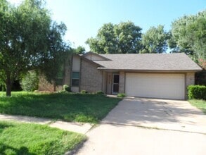 Building Photo - 2119 Teresa Dr
