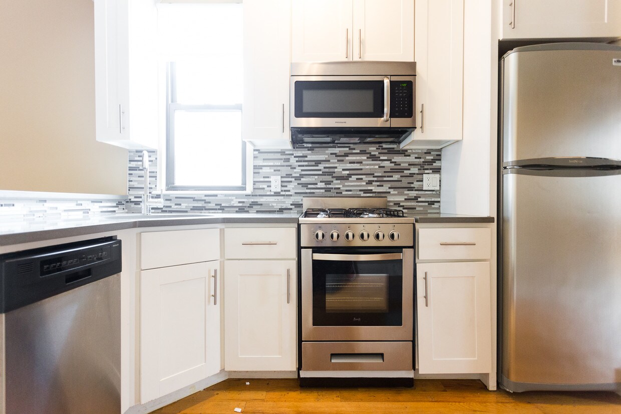Primary Photo - 1482 Dekalb Ave