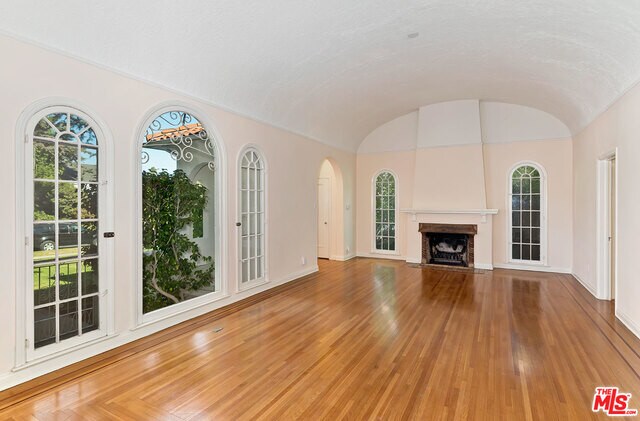 Building Photo - 609 N Bedford Dr