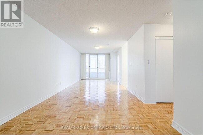 Photo du bâtiment - 43 Eglinton Ave E