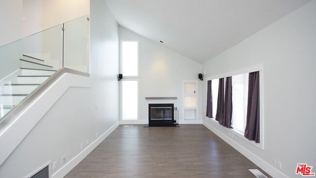 Building Photo - 2724 Angelo Dr