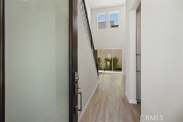 Building Photo - 211 Holliston