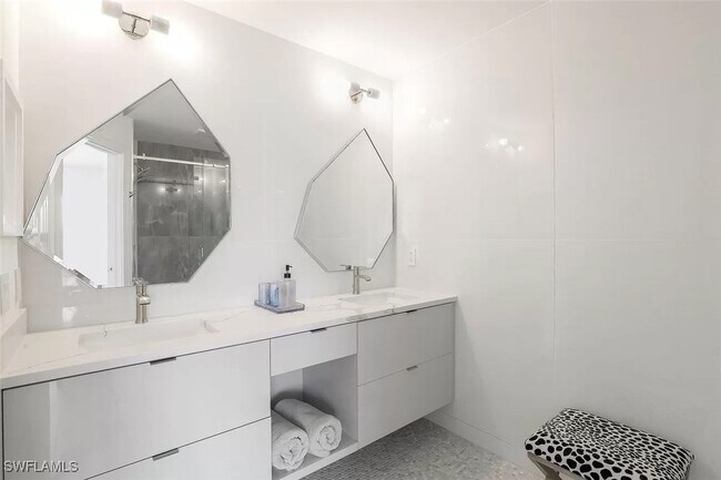 Foto del edificio - 775 Hampton Cir