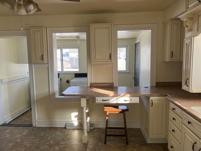 Foto del edificio - 136 N Dewey Ave