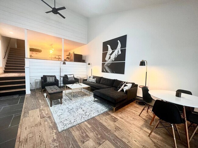 Building Photo - 1952 Sun Crest Dr