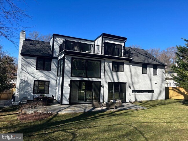 Building Photo - 5804 Tanglewood Dr