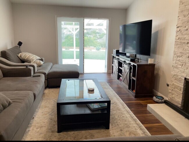 Foto del edificio - 8069 Forrestal Rd