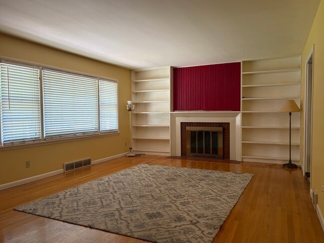 Building Photo - 118 Sunset Dr