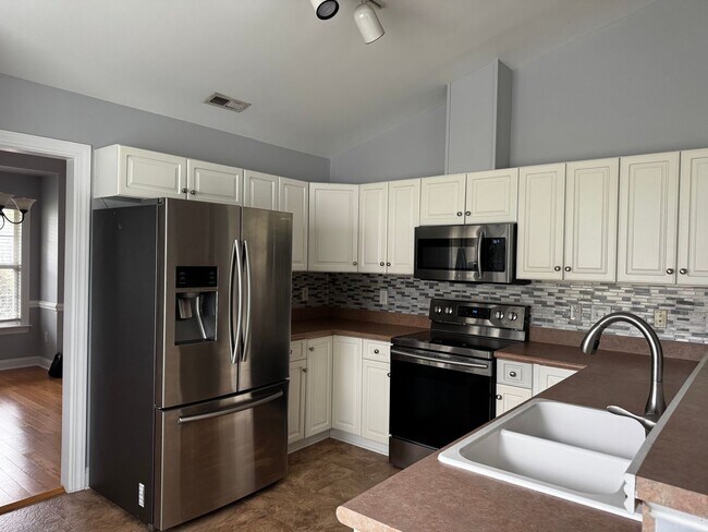 Building Photo - Carolina Pines Home